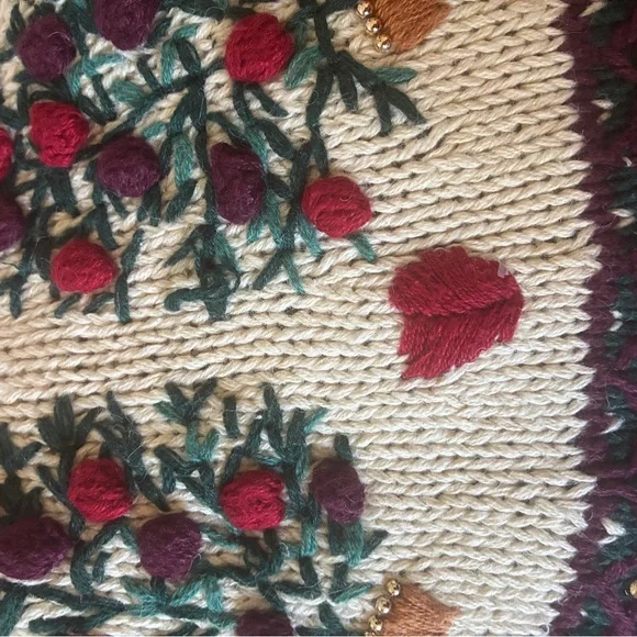 Vintage Floral Embroidered Christmas Sweater Size S - Picture 14 of 16